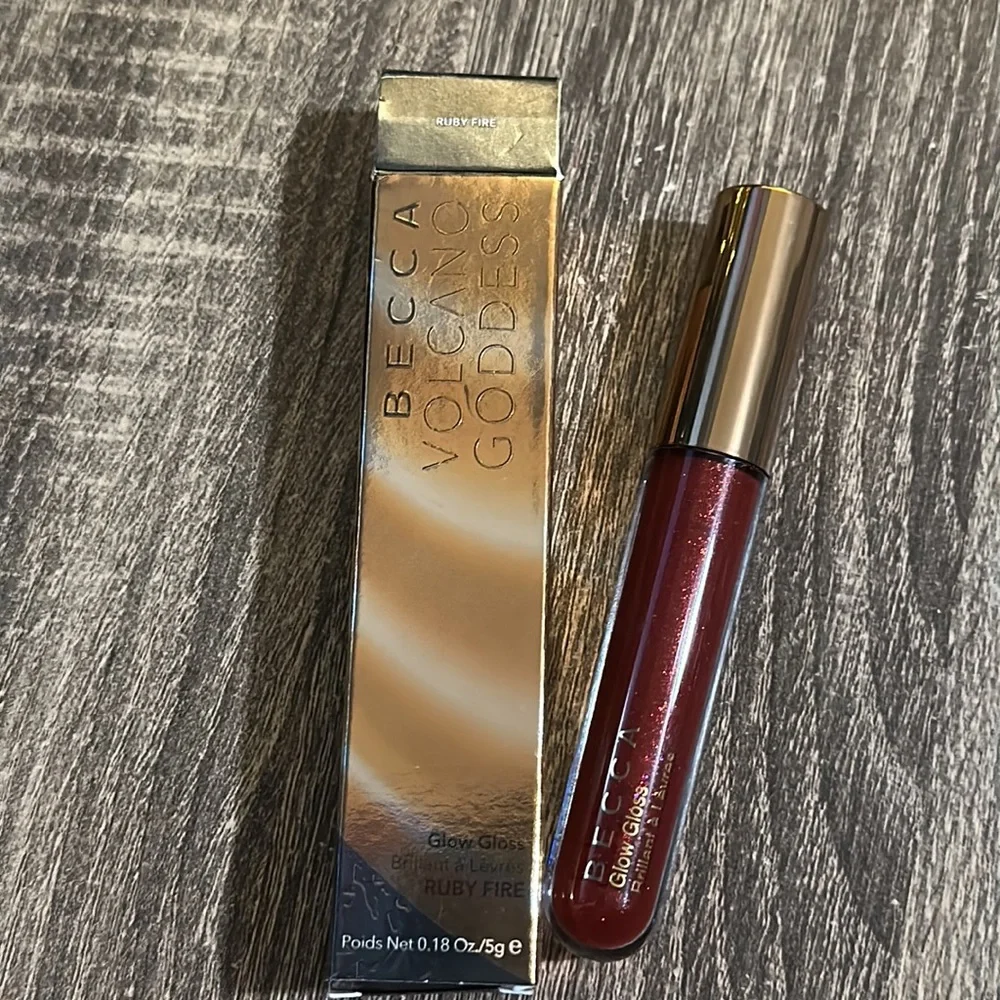 🥰🥰Becca Volcano Goodess Glow Gloss - Ruby Fire🥰🥰